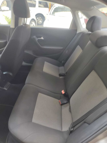 Imagen 6 de 13 de Volkswagen Vento 1.6 Comfortline Std 5 Vel Ac 2019