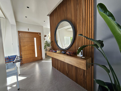 Espectacular Casa En Barrio Semi Privado