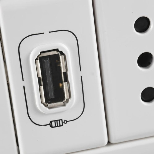 Tomacorriente Doble 10 A + 1 Usb 1,5a Blanco