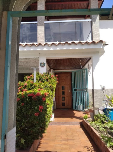 Imagen 2 de 14 de Vendo Amplia Casa Conjunto Res. Vista Hermosa. Castillejo.