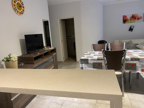 Imagen 3 de 24 de Departamento De Dos Dormitorios Centrico Con Cochera Y Pileta