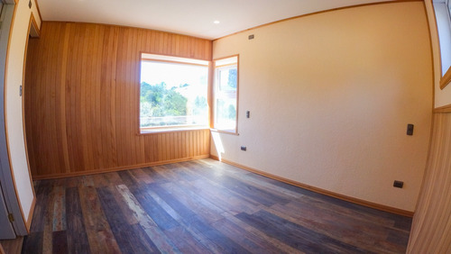 Casa Dos Pisos/ Lomas De Ten-ten/ Castro/ Isla Grande Chiloé