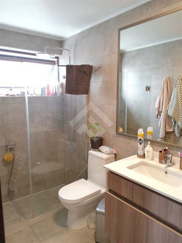 Casa En Venta De 4 Dorm. En Maipú