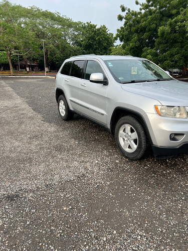 Jeep Grand Cherokee Laredo V6 4x2 At
