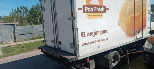 Con Furgon De Congelado , Equipo De Frio , Y Pala Hidráulica