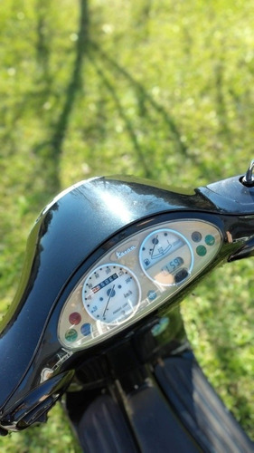 Imagen 10 de 12 de Piaggio Vespa Et4 150cc