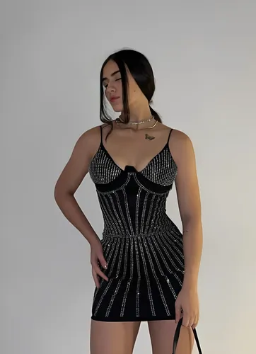 Vestido preto cheap com pedraria