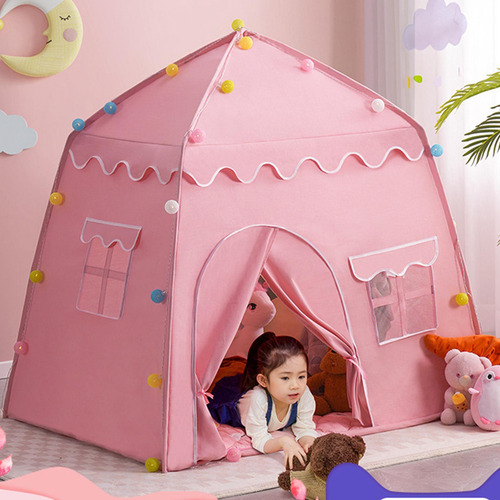 Los Niños Juegan A La Casa De La Princesa, Interior Al Aire