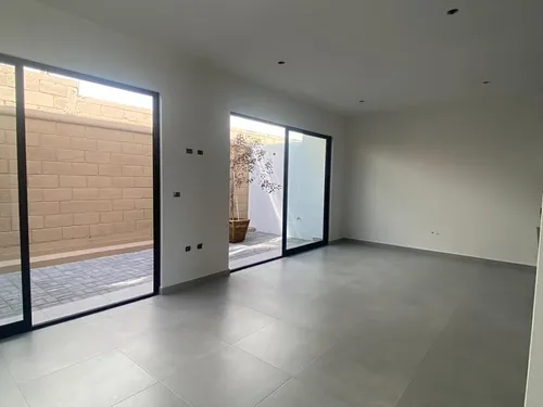 Amplia Casa En San Isidro Juriquilla, En Condominio Cerrado Con Vigilan