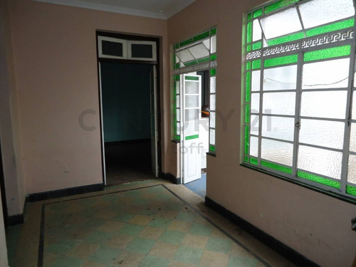 Imagen 2 de 11 de Casa En Venta De 2 Dormitorios Con Garage En La Plata