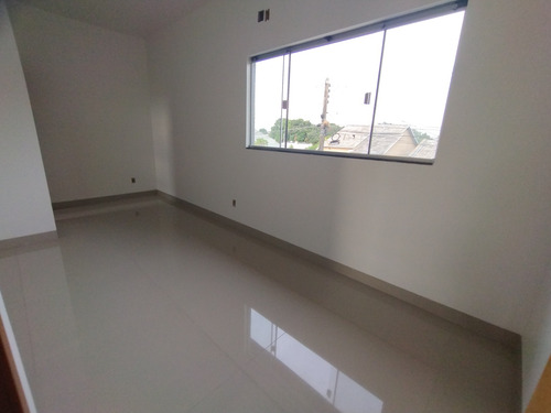 Casa/sobrado 3 Quartos Próximo Terminal Do Garavelo