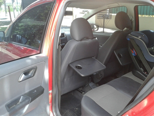 Volkswagen Suran 1.6 Highline 101cv 11c 2011