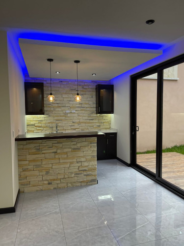 Imagen 20 de 25 de Espectacular Casa Para Estrenar De 4 Habitaciones, 7 Parqueos Y 510 Metros De Construcción