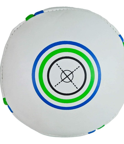 Gilbert Rebounder White passa treinando bola de rúgbi