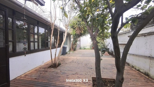 Amplia Casa Antigua Con Patio. Zona Residencial