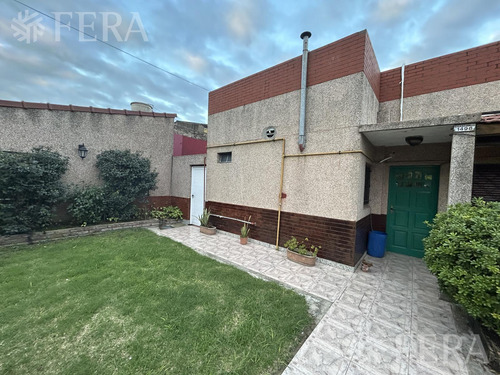 Venta De Casa 3 Ambientes Con Cochera En Villa Dominico