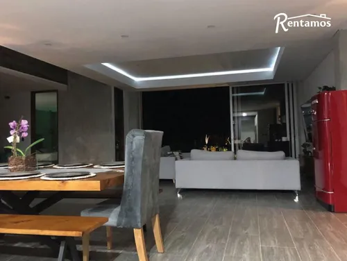 Casa En Venta En Loma Del Escobero. Cod V11467