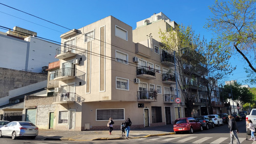 Departamento 2 Amb. Al Frente Con Balcon Bajas Expensas