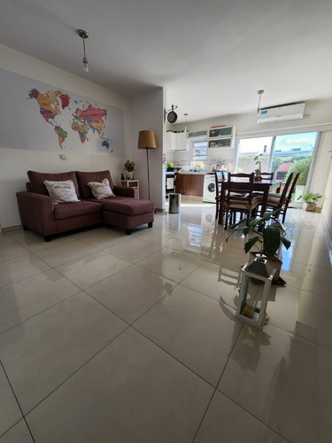 Imagen 2 de 15 de Hermosa Casa 4 Ambientes Con Parque En Los Robles