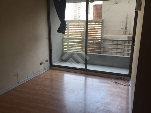 Departamento En Venta De 2 Dorm. En Santiago