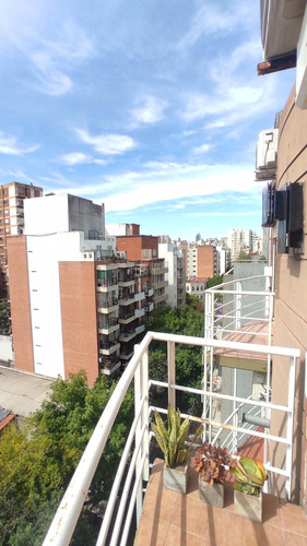 Con Cochera,dos Balcones Y Palier Privado