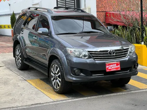 Toyota Fortuner SR5 2.7L GASOLINA 4X2 AT