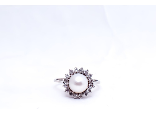 Anillo De Oro Blanco Con Perla Y Diamantes 