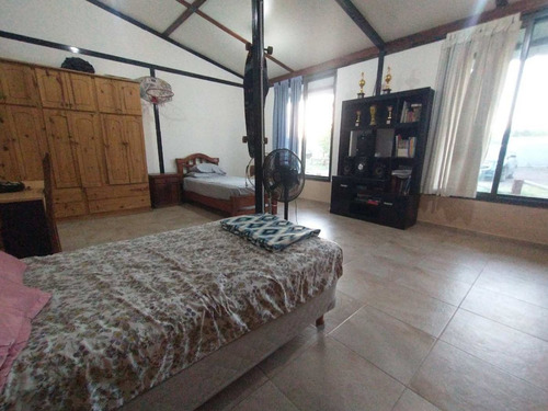 Venta Lote Con Quincho, Pileta Y Casa Corralitos
