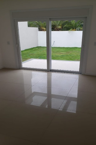 Imagem 13 de 24 de Casa À Venda Em Xangri-lá - Ca00996 - 34962232