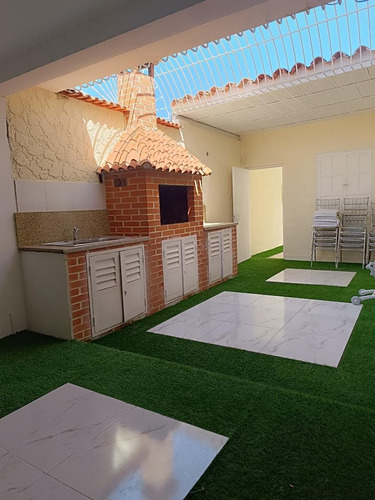 Casa En La Urb.el Trigal Norte, Ubicada En Calle Cerrada, Con Seguridad Garantizada. Zc.o