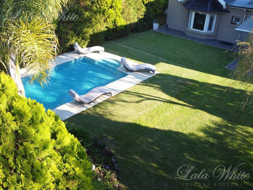 Imagen 9 de 15 de Venta - Casa De 5 Amb. En Echeverría Del Lago