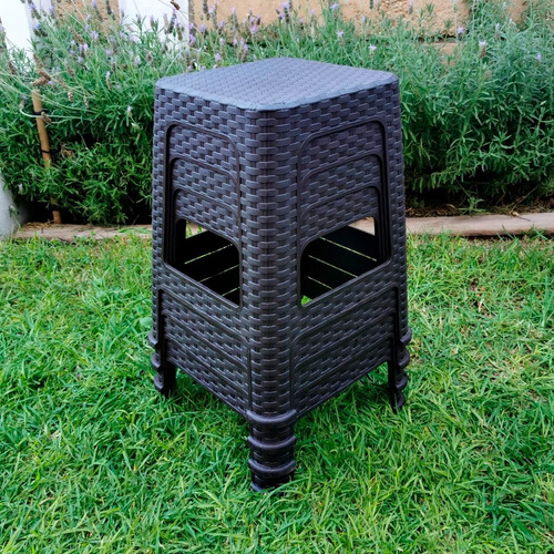 Imagen 4 de 8 de 4 Bancos De Plástico Tipo Rattan Para Jardín O Casa