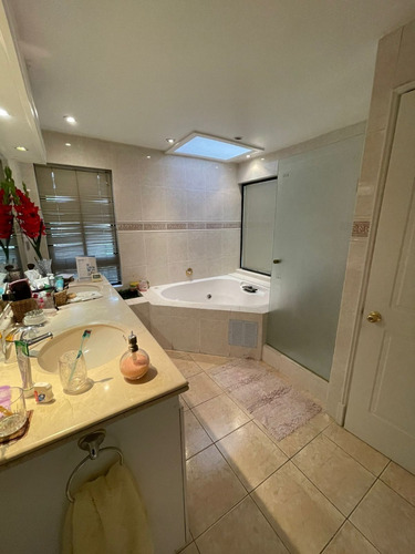 Imagen 12 de 16 de Vendo Preciosa Casa Con Lindos Jardines Y Piscina