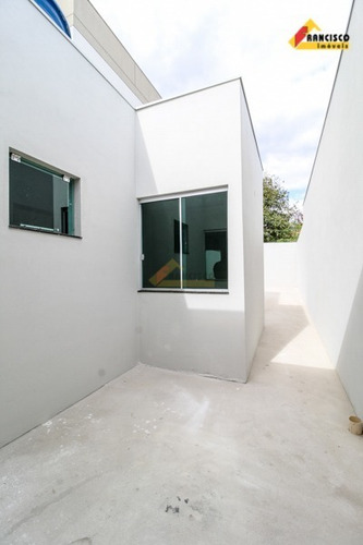 Imagem 10 de 15 de Casa À Venda, 3 Quartos, 3 Vagas, Dona Rosa - Divinópolis/mg - 33464