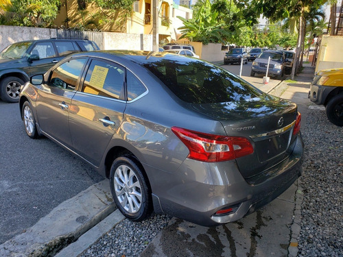 Imagen 8 de 10 de Nissan Sentra 2019 Gris