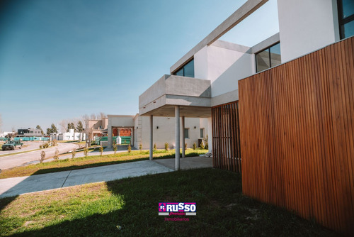 Venta Casa Barrio Cruz Del Sur San Vicente 4 Ambientes