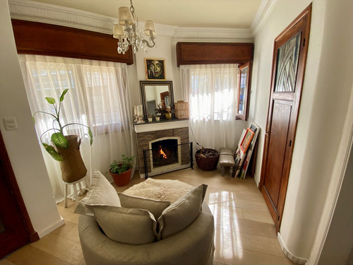 Venta De Hermosa Casa De Dos Dormitorios Dos Baños