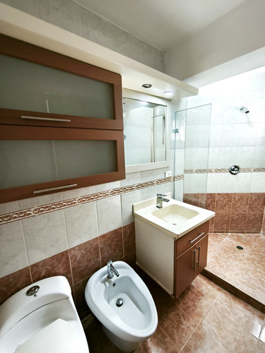 Lm Vende Apartamento En Residencias Don Manuel, El Parral.