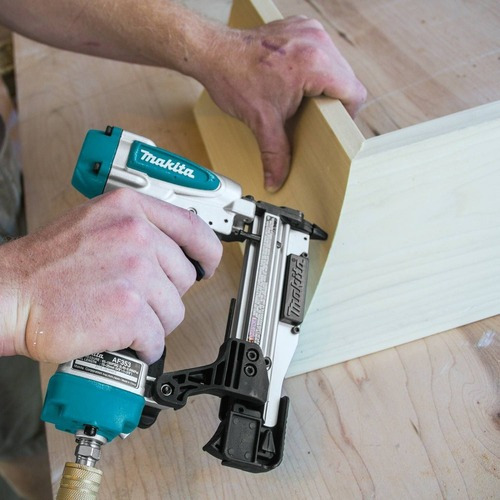 Clavadora Neumática 23 Ga 15-35mm (5/8 - 1-3/8) Makita Af353
