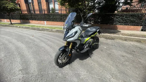 Xadv 750