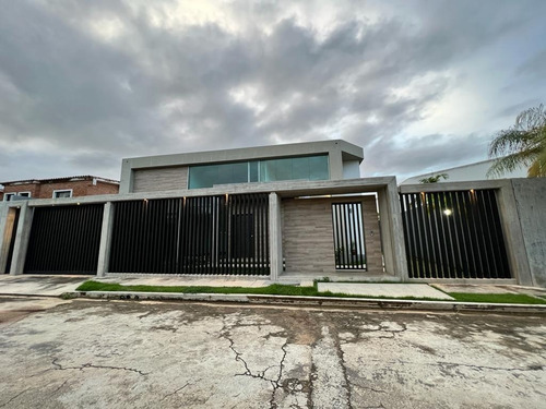 Casa Moderna A Estrenar En Urbanización Altos De Guataparo En Valencia