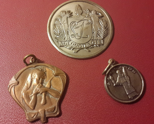 Medallas 2 Religiosas Y Chapita, Fotos, Ne302