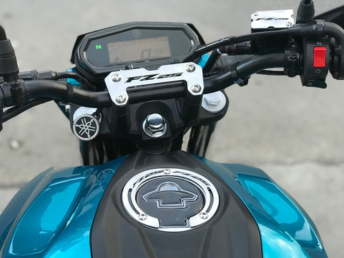 Imagen 3 de 4 de (protector) Tapa Gasolina Acero Inoxidable Yamaha Fz25