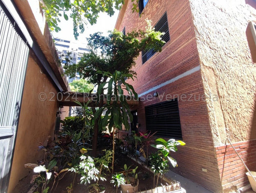 Los Chaguaramos !! Hermosa E Impecable Casa Acondicionada Para Uso De Oficina Y Comercial, 780 M2 Terreno, 828 M2 Const., 8 Oficinas, 5 Baños, 10 Pe, A/a, Sistemas De Seguridad. Excelente Ubicación !!