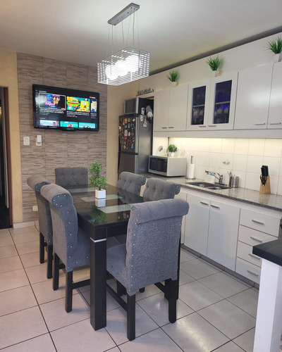 Dúplex En Caseros Con Lote De 45 Metros De Largo Cochera Quincho Pileta Y Parque