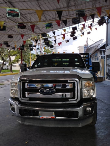 Imagen 2 de 8 de Ford F-350 Plataforma