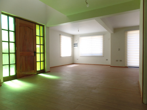 Casa Muy Amplia Para Empresas Y/o Habitacional