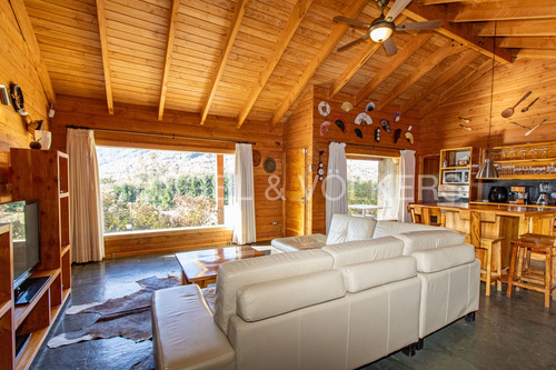 Acogedora Casa Con Vista Al Valle De Huife En Pucón