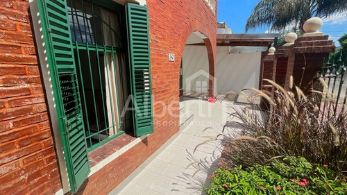 Venta Casa 4 Ambientes En El Palomar.