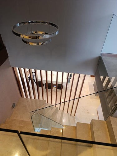 Casa En Venta. Totalmente Amoblada. Saint Thomas Oeste.